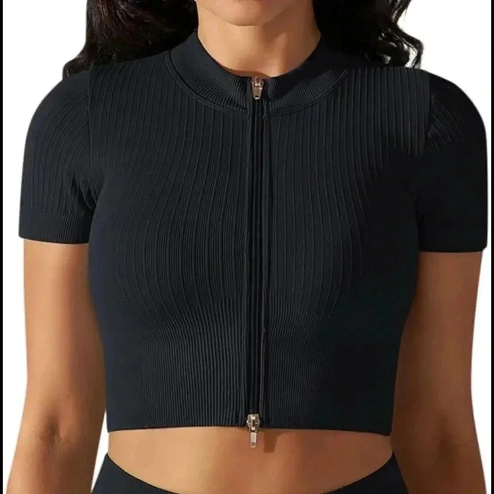 NWOT Angel Cult Black Ribbed Short Sleeve Yoga Crop Top with Zipper Size M - Picture 1 of 6